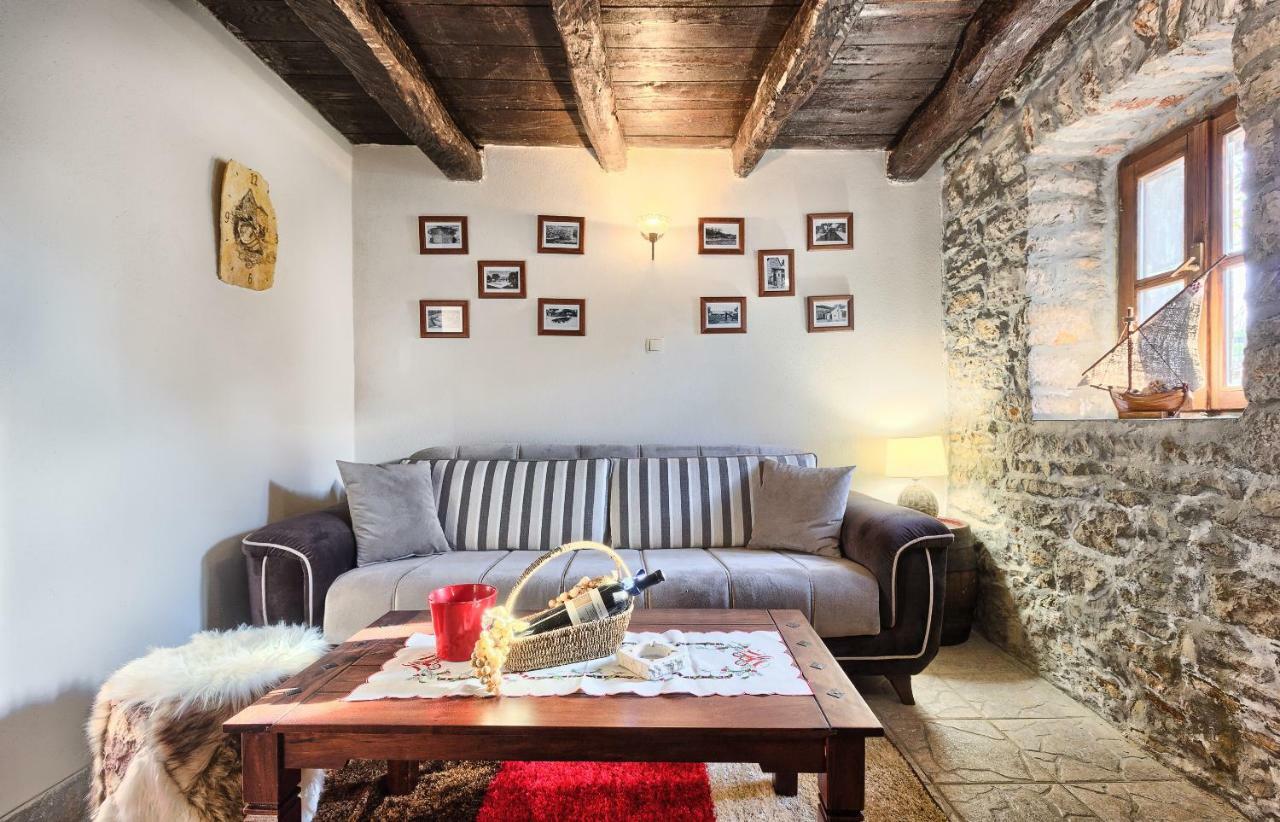 Pensjonat Dalmatia Stone House - Heated Pool Biorine Zewnętrze zdjęcie